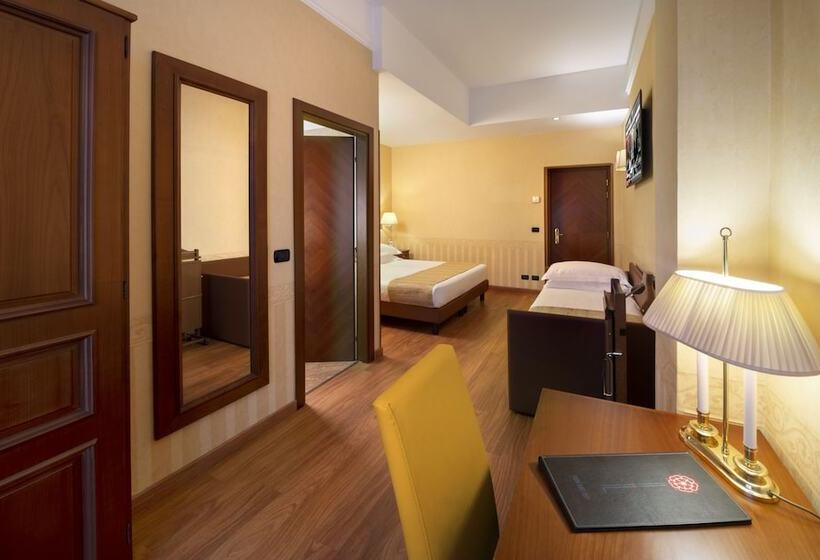 标准三人间, Lancaster