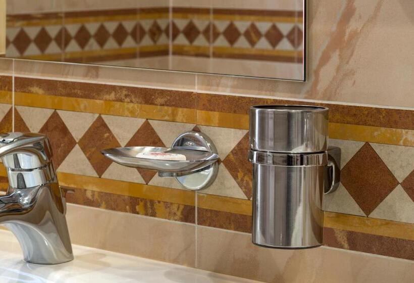 标准三人间, Lancaster