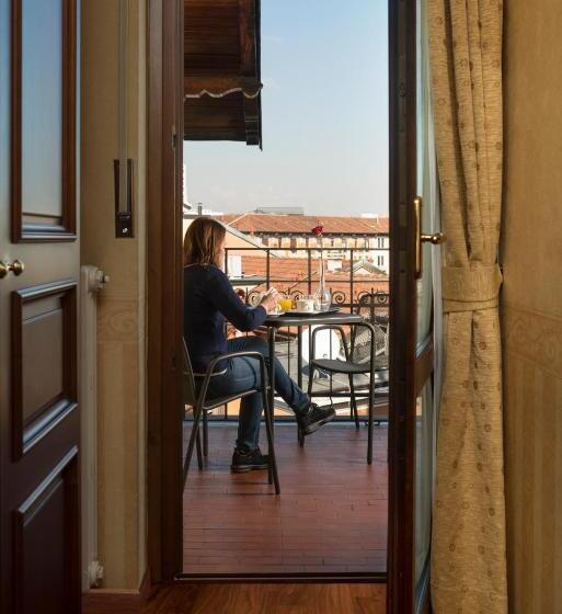 标准三人间, Lancaster