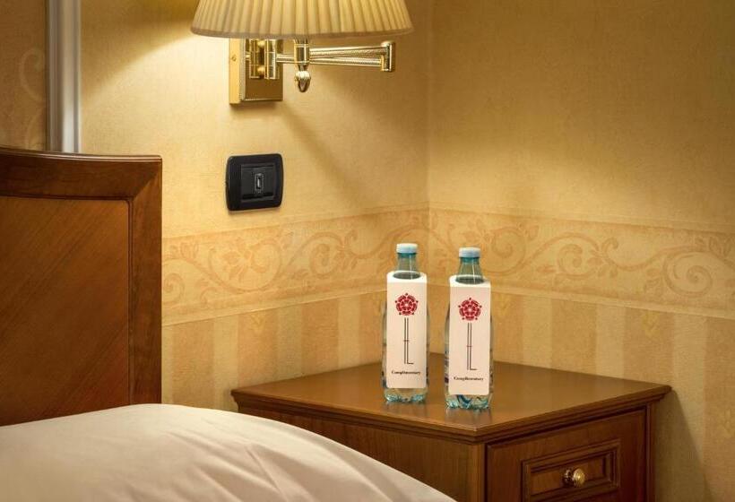 标准单人间, Lancaster