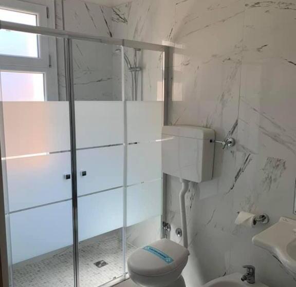 标准三人间, Marittima