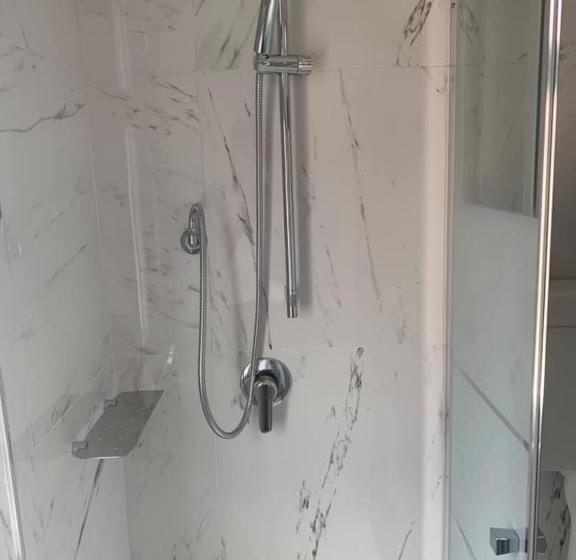 标准三人间, Marittima