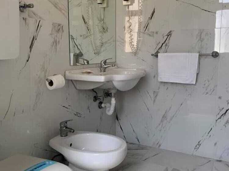 标准单人间, Marittima