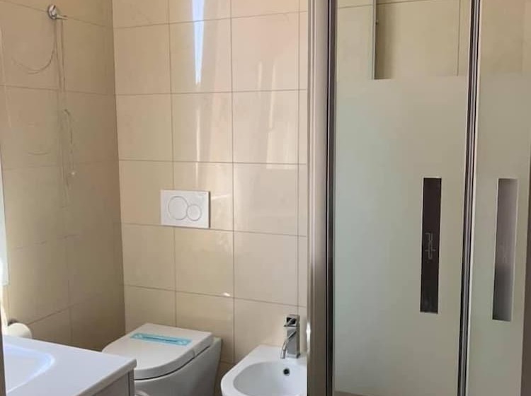 标准三人间, Marittima