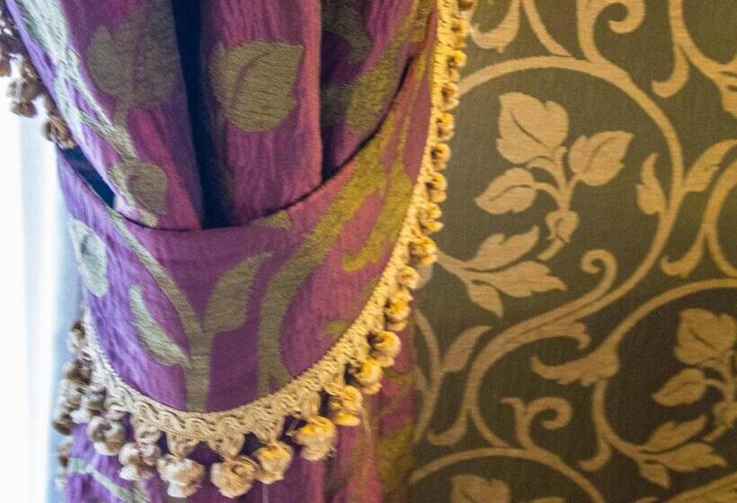 Klasik Oda, Palazzo Abadessa