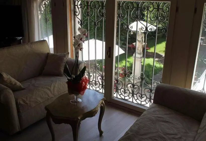 اتاق سوپریور با چشم‌انداز باغ, Palazzo Abadessa