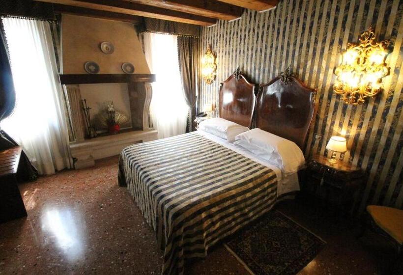 اتاق لوکس با چشم‌انداز باغ, Palazzo Abadessa