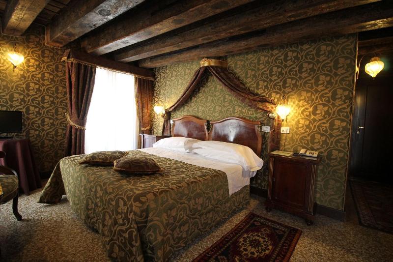 Klasik Oda, Palazzo Abadessa