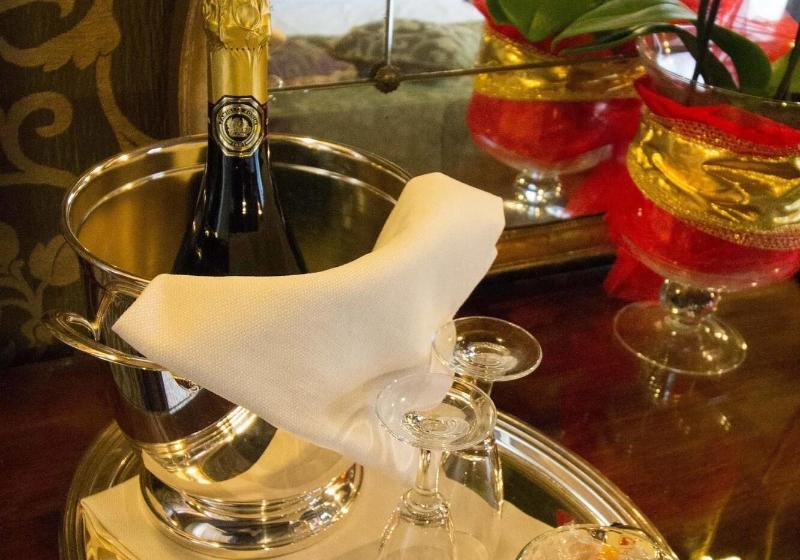 Klasik Oda, Palazzo Abadessa