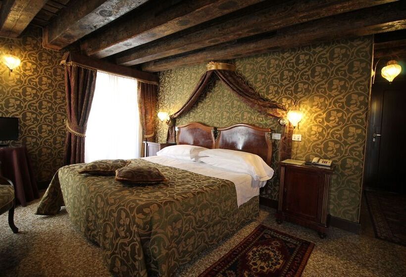 Klasik Oda, Palazzo Abadessa