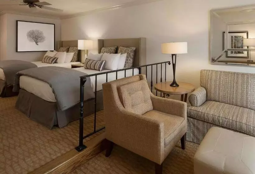 سوییت با چشم‌انداز دریا, Pelican Inn & Suites