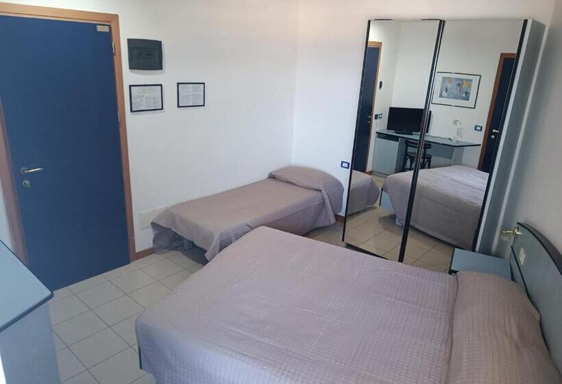 اتاق استاندارد سه نفره, Rèmin Plaza