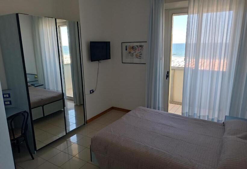 اتاق استاندارد چهارنفره با بالکن, Rèmin Plaza