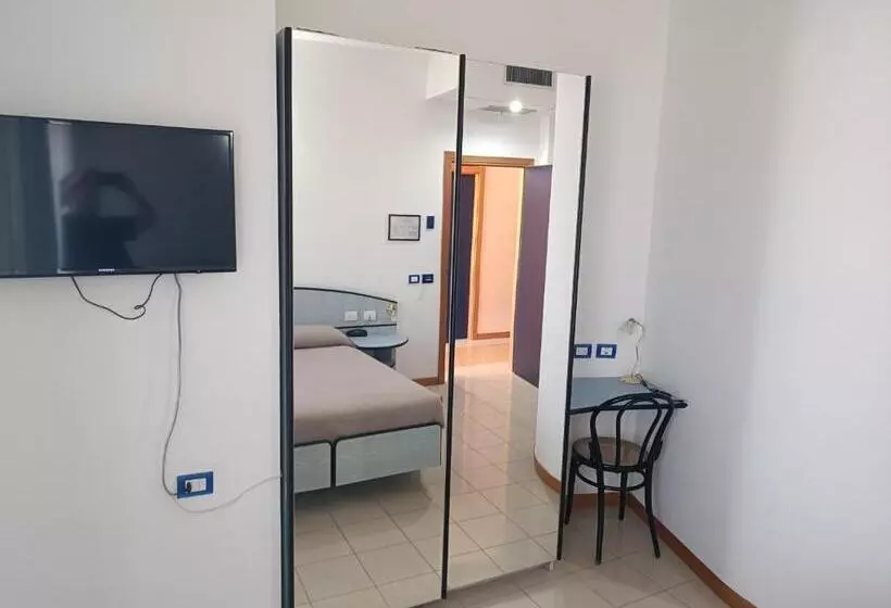 اتاق استاندارد چهارنفره با بالکن, Rèmin Plaza