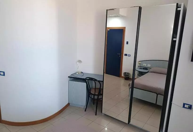 اتاق استاندارد چهارنفره با بالکن, Rèmin Plaza