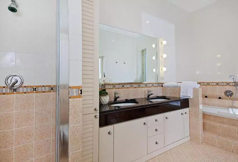 سوییت جونیور با چشم‌انداز دریا, Villa Oriana Relais