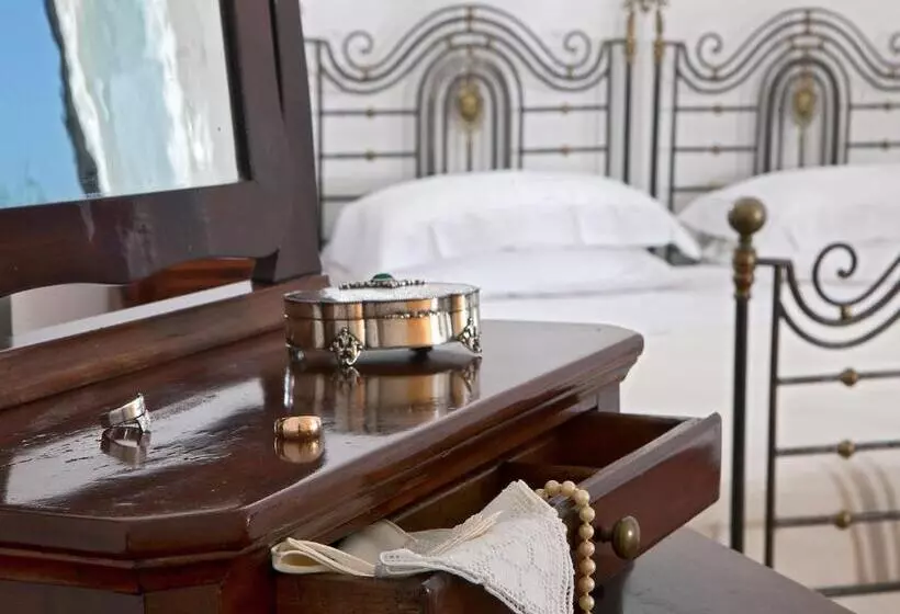 سوییت جونیور با چشم‌انداز دریا, Villa Oriana Relais
