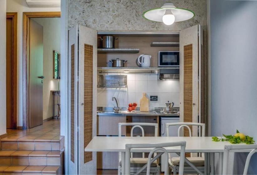 2 Bedrooms Apartment Lake View, Poiano Garda Resort Appartamenti