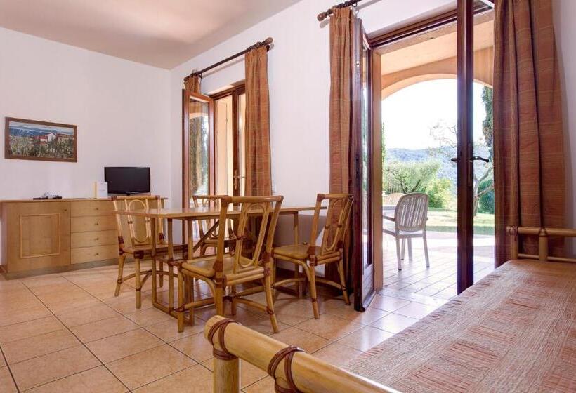 2 Bedrooms Apartment Lake View, Poiano Garda Resort Appartamenti