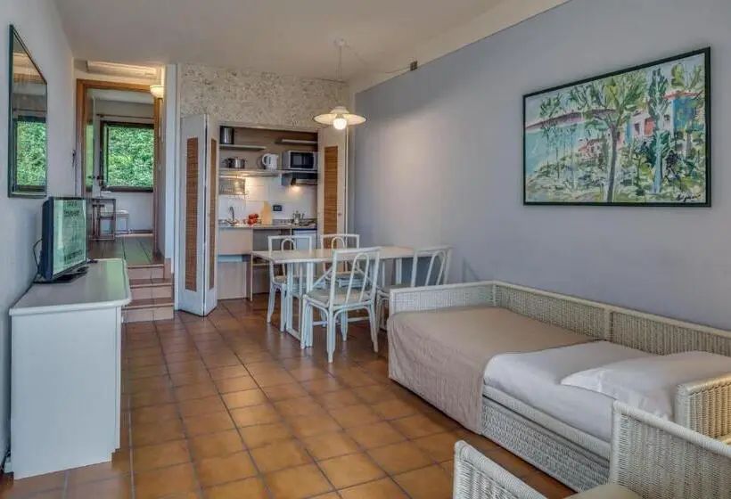 2 Bedrooms Apartment Lake View, Poiano Garda Resort Appartamenti