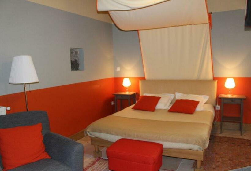 장애인을 위한 킹사이즈 침대 스탠다드 룸, Ferme Château De Cordey & Spa