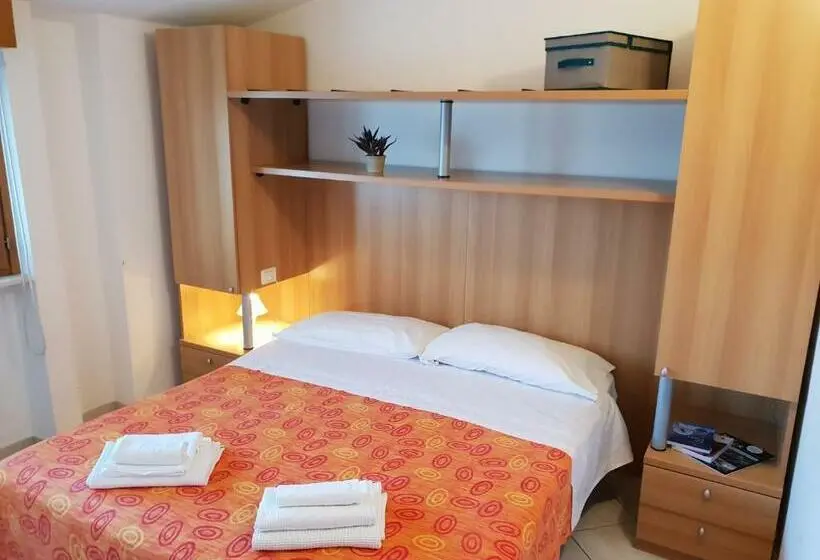 Huoneisto 1 Makuuhuone, Casa Albergo Tiroasegno