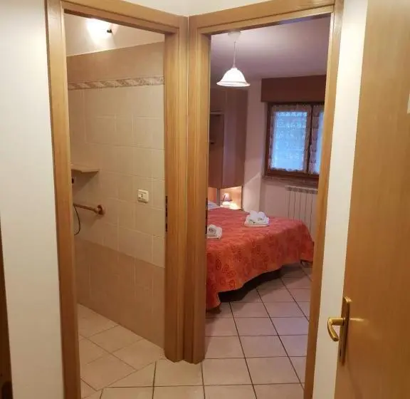 Standard Neljän Hengen Huone, Casa Albergo Tiroasegno