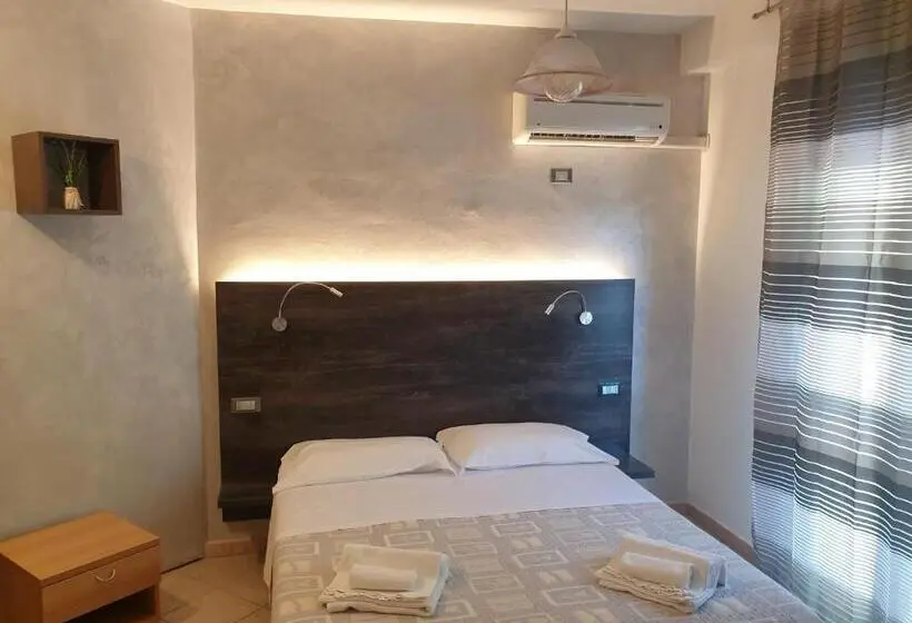 Deluxe Kolmen Hengen Huone, Casa Albergo Tiroasegno
