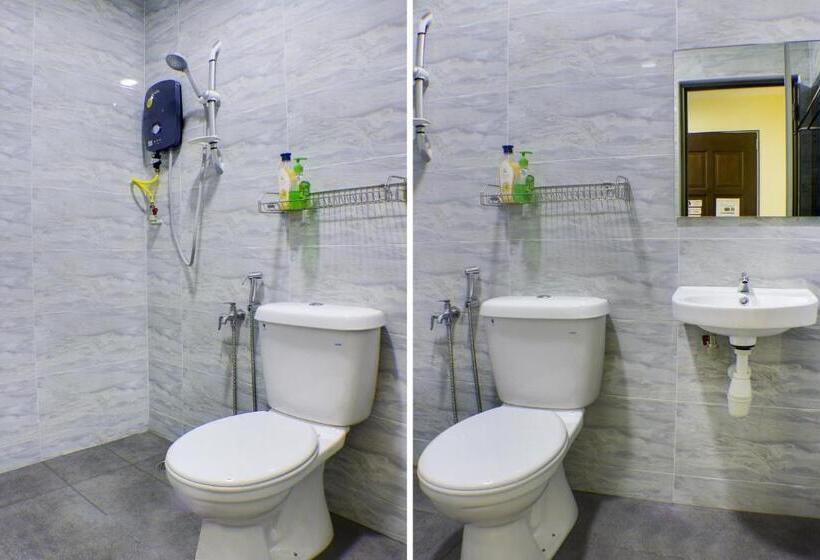 Deluxe Rum, Oyo 90090 Roselyn Inn 2