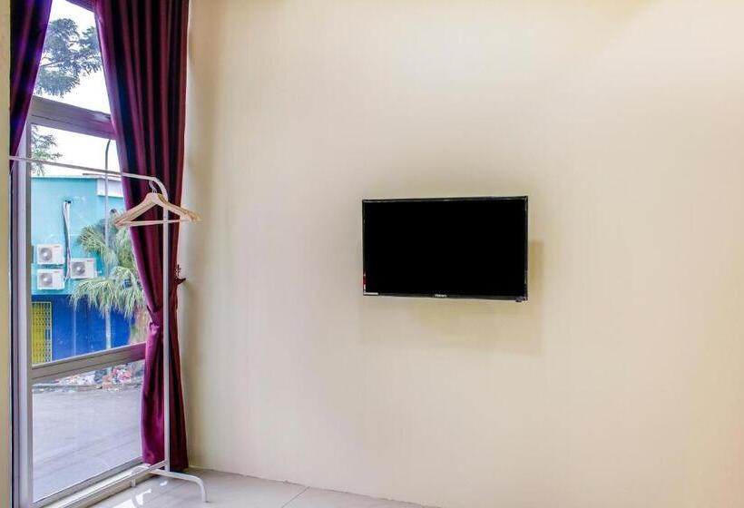 Deluxe Rum, Oyo 90090 Roselyn Inn 2