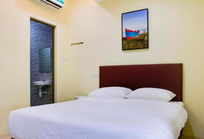 Deluxe Rum, Oyo 90090 Roselyn Inn 2