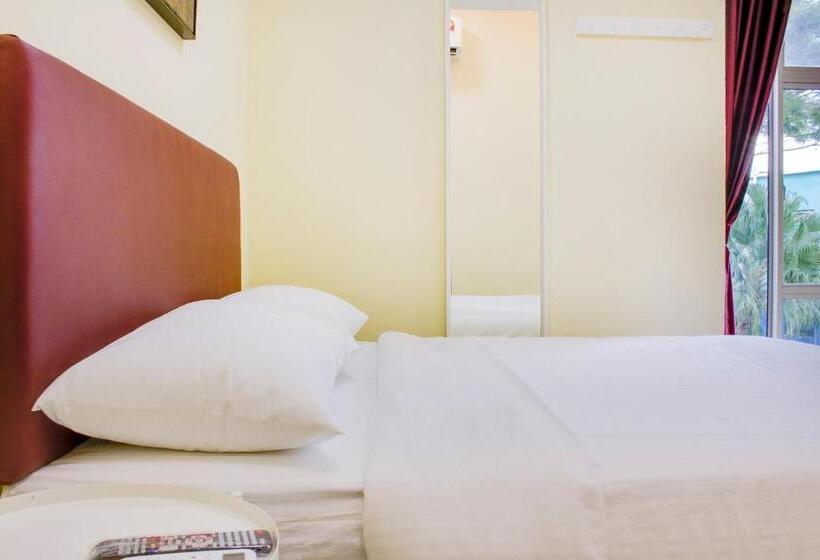 Deluxe Rum, Oyo 90090 Roselyn Inn 2