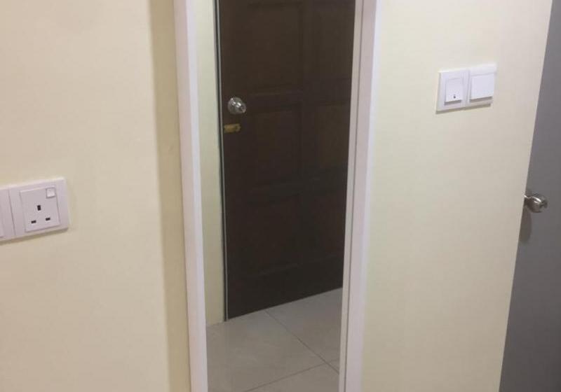 Deluxe Rum, Oyo 90090 Roselyn Inn 2