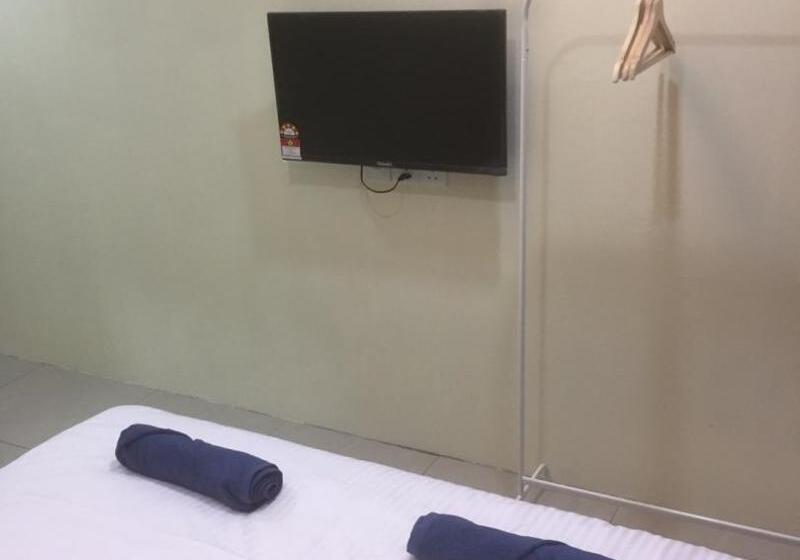 Deluxe Rum, Oyo 90090 Roselyn Inn 2