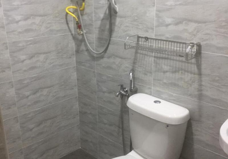 Deluxe Rum, Oyo 90090 Roselyn Inn 2