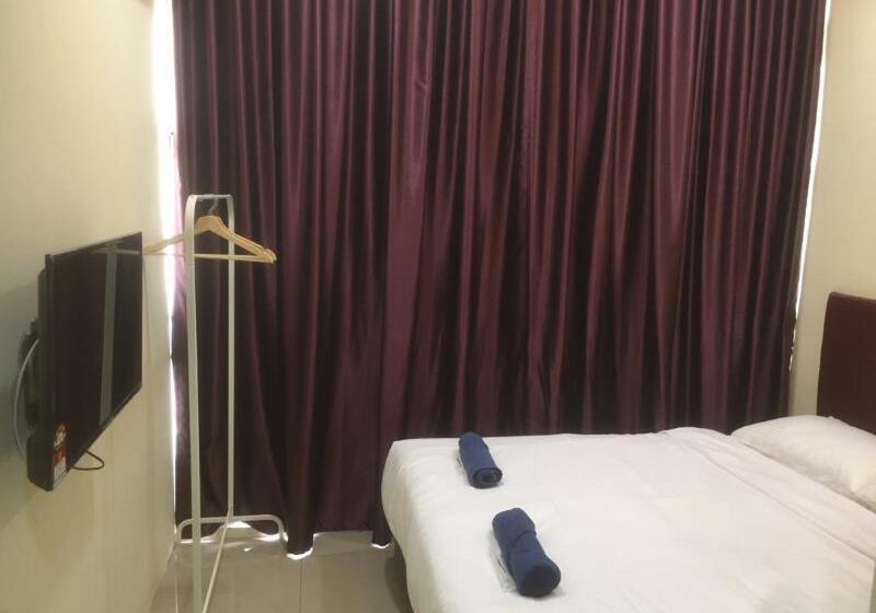 Deluxe Rum, Oyo 90090 Roselyn Inn 2