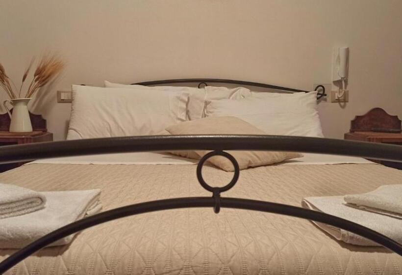 חדר סופריור עם מיטת קינג, B&b La Masseria Del  700