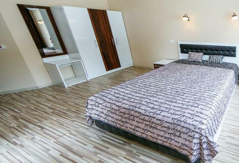 别墅: 1间卧室带游泳池, вила слънчев рай