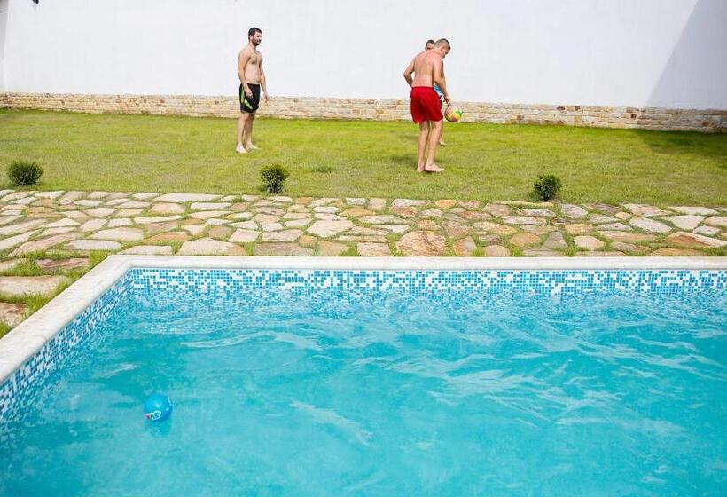 别墅: 1间卧室带游泳池, вила слънчев рай