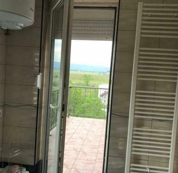 اتاق استاندارد چهار تخته, Apartmani Dino Blagaj