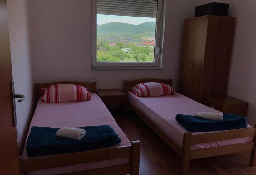 آپارتمان 3 خوابه, Apartmani Dino Blagaj