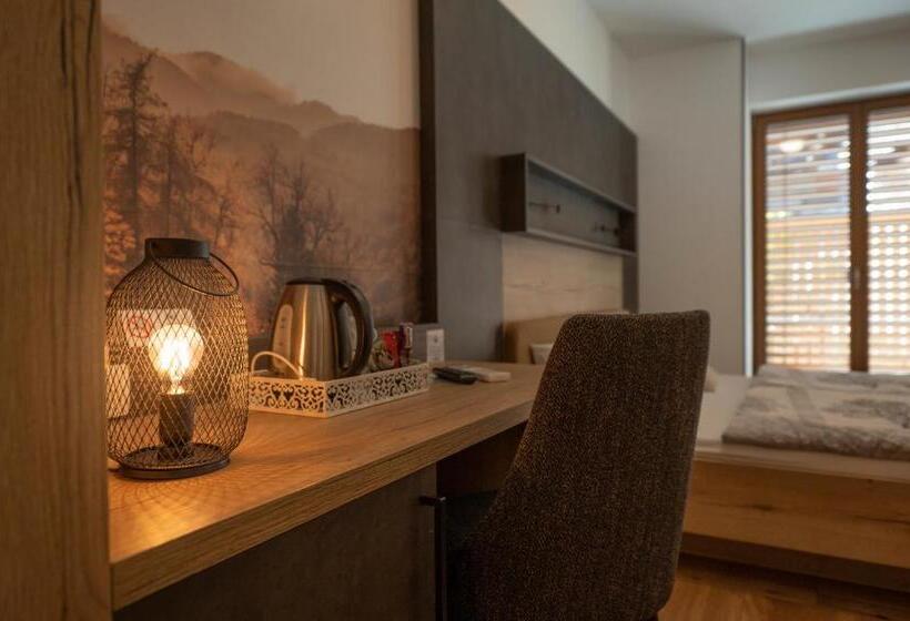 اتاق خانوادگی, Veldes B&b