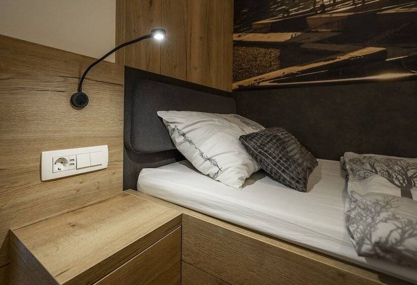 اتاق خانوادگی, Veldes B&b