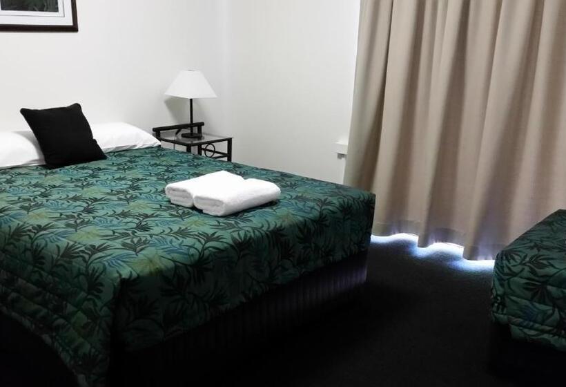 Президентский Люкс, Port Denison Motor Inn