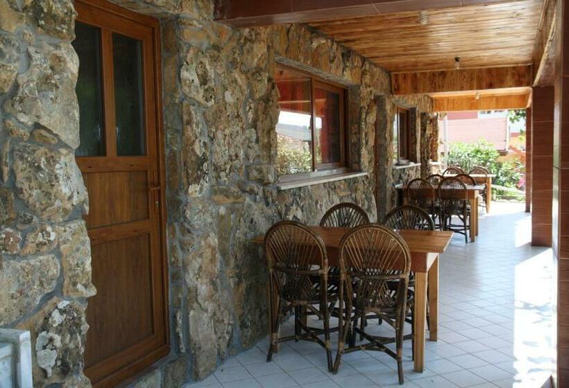 خانه 1 خوابه, Uysallar Koy Evi