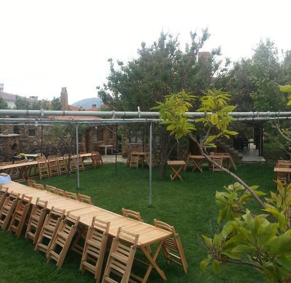 خانه 1 خوابه, Uysallar Koy Evi