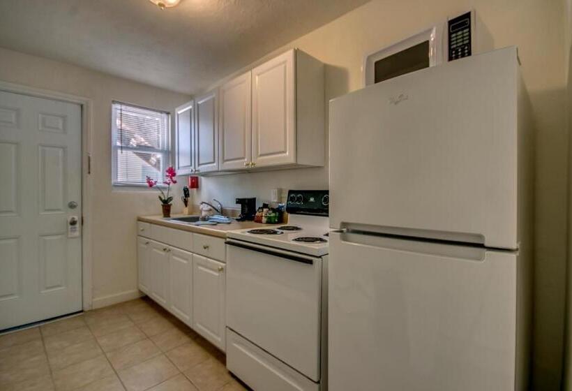 침실 1개 아파트, Daytona Inn And Suites