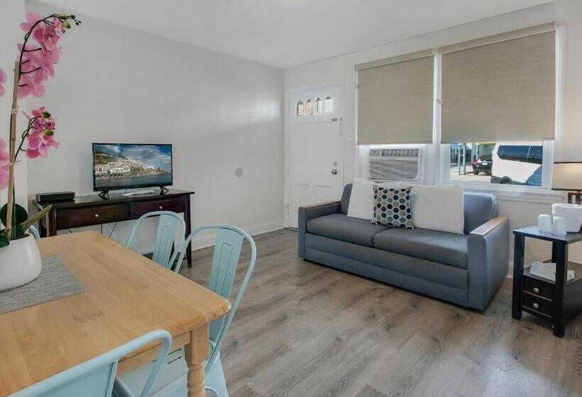 Апартаменты 1 Спальня, Daytona Inn And Suites