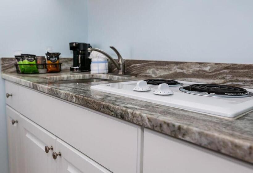 스위트, Daytona Inn And Suites