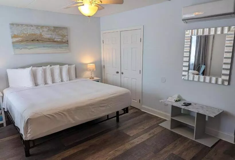 キングサイズベッドのデラックスルーム, Daytona Inn And Suites